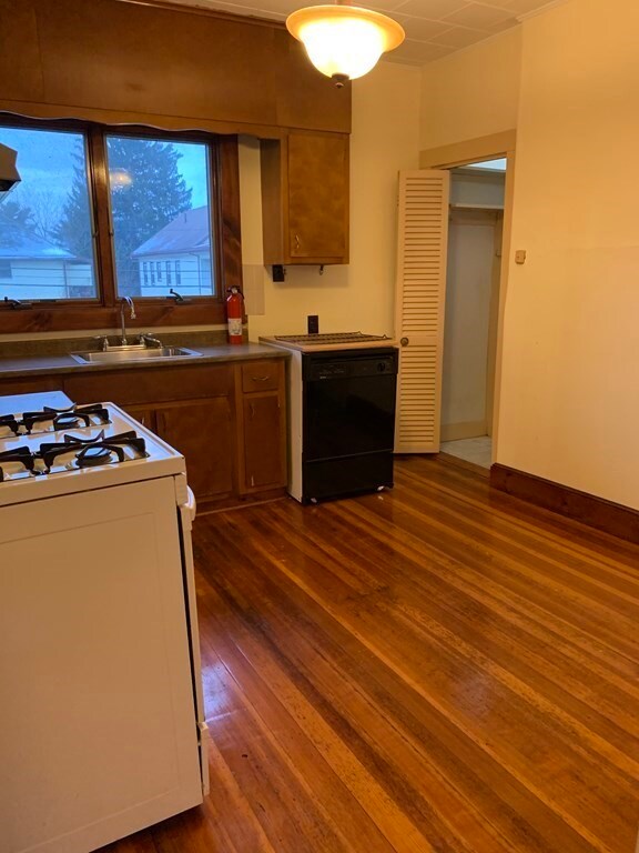 24 Hayes St unit 24, Arlington, MA 02474 - photo 5