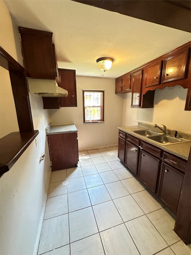 32 Farrell St unit 2, Houston, TX 77022 - photo 4