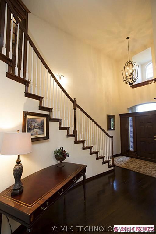 Inviting Entry with soaring 2-Story ceiling and do