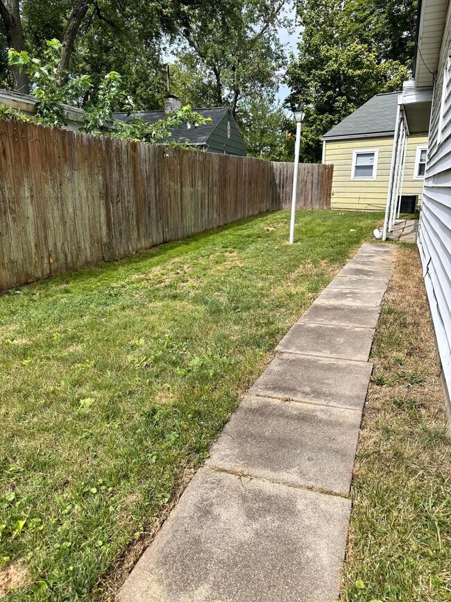 442 S Hampton Rd, Columbus, OH 43213 - photo 7