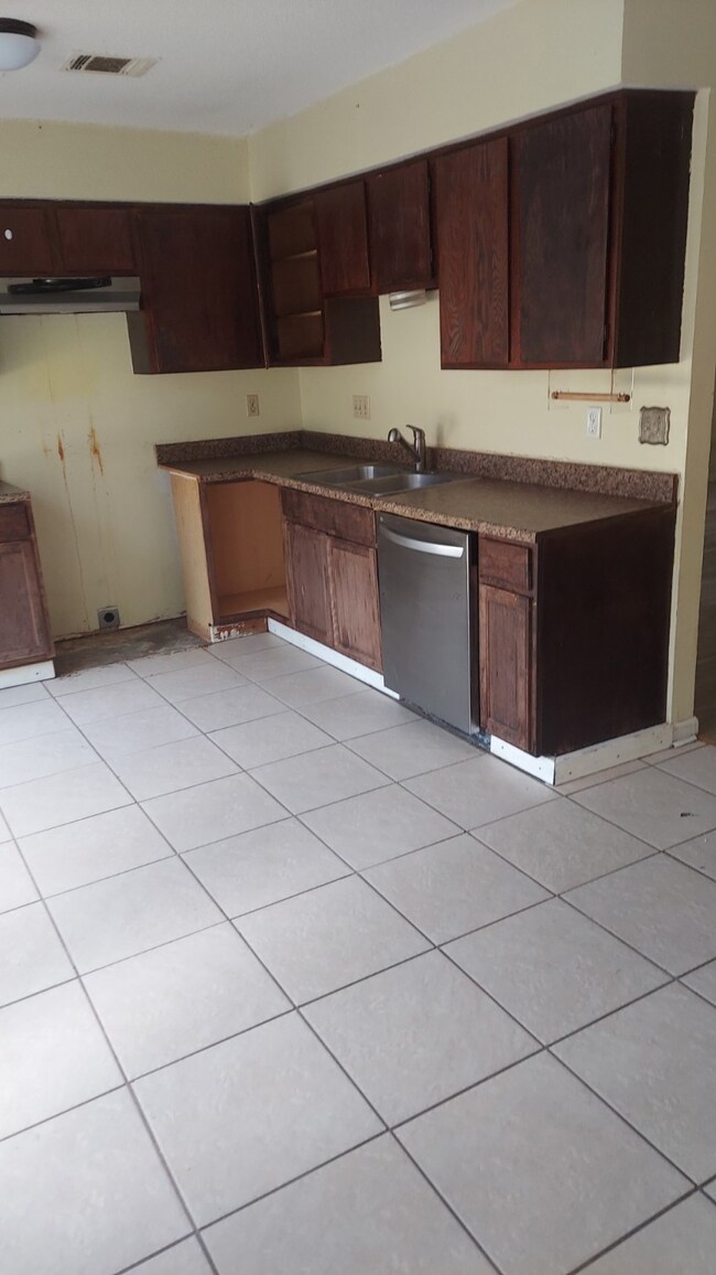 2514 Woodtown Dr, Houston, TX 77038 - photo 7