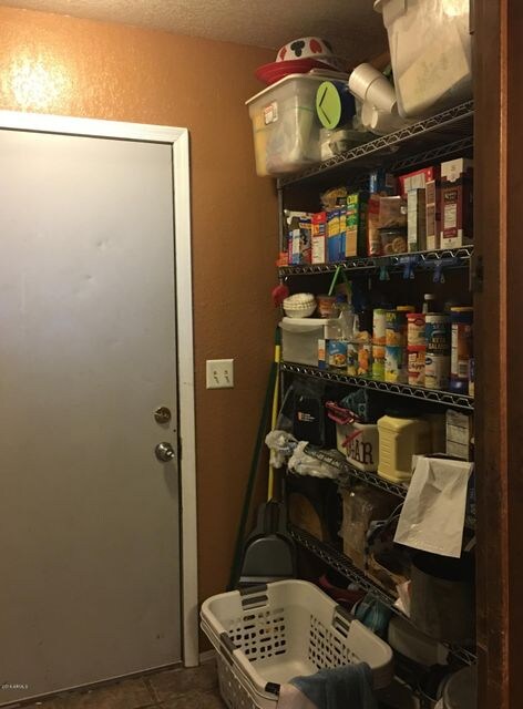 Pantry w tons of storage!