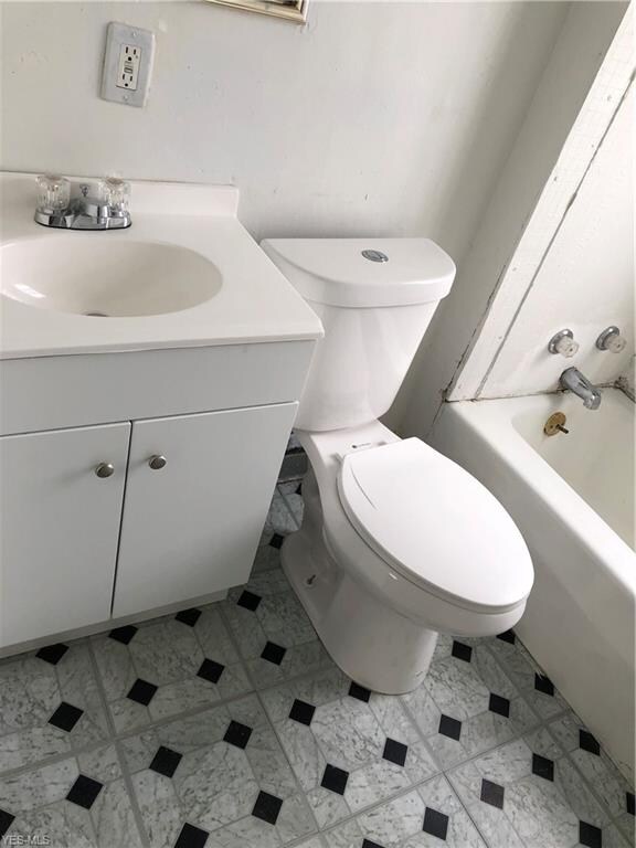 18620 Raymond St, Maple Heights, OH 44137 - photo 6