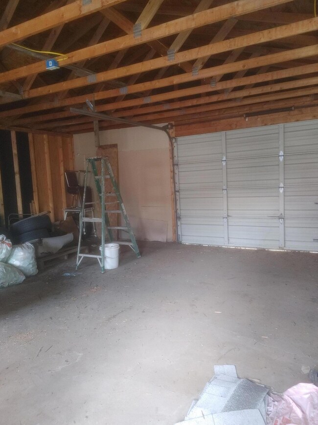 1009 garage int