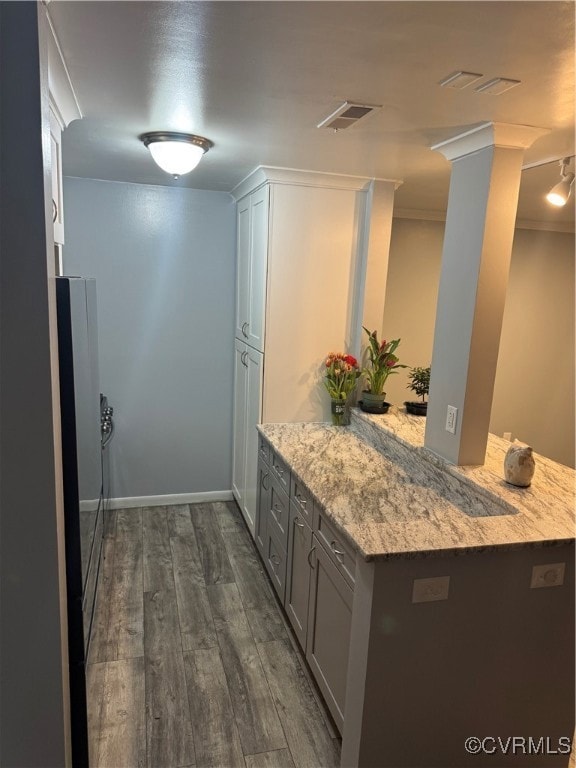 Beautiful granite countertops with pass through.