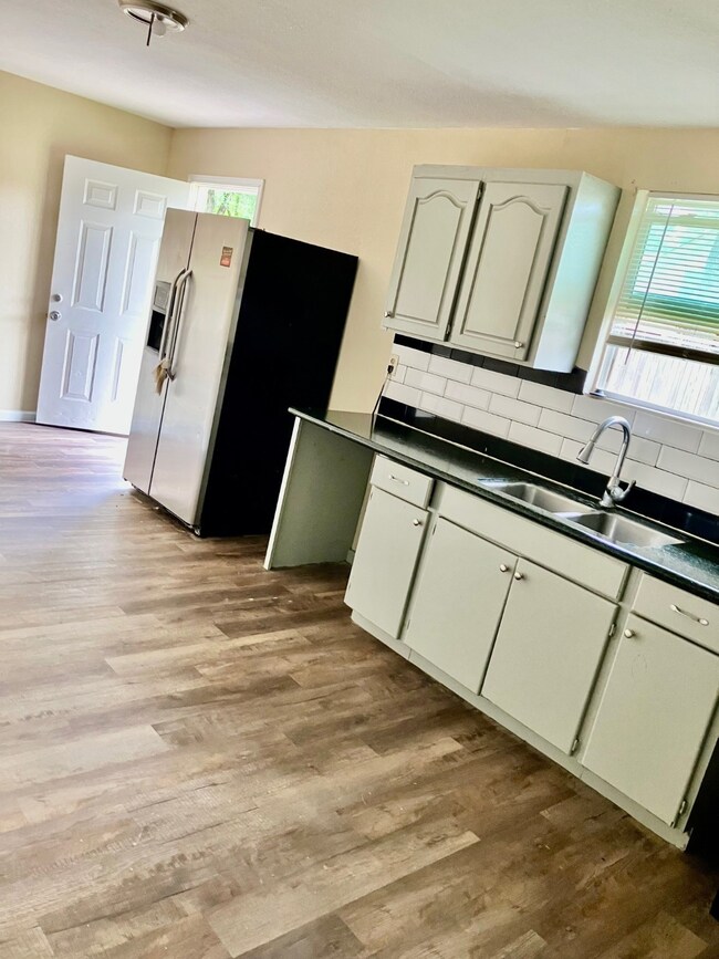 2034 Teal Dr unit B, Spring, TX 77386 - photo 2