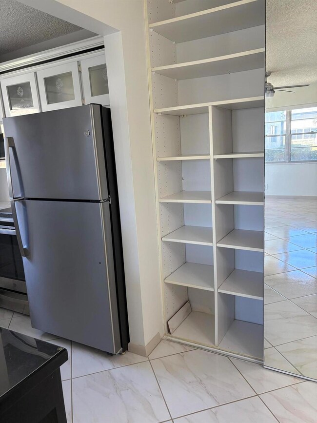 355 Windsor P, West Palm Beach, FL 33417 - photo 4