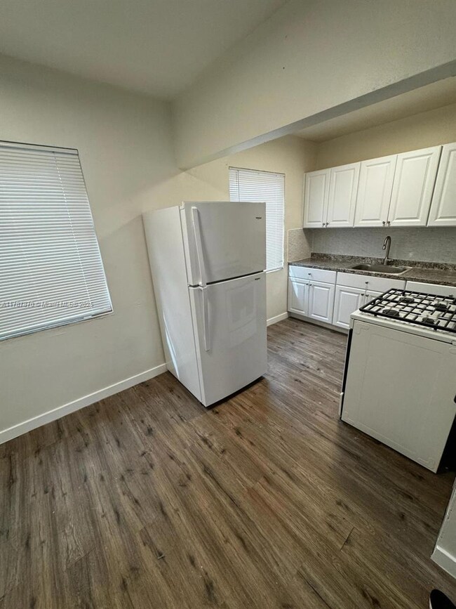 541 SW 7th St unit 1, Miami, FL 33130 - photo 7