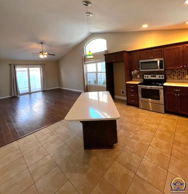 5514 SW Cantabella St, Topeka, KS 66614 - photo 2