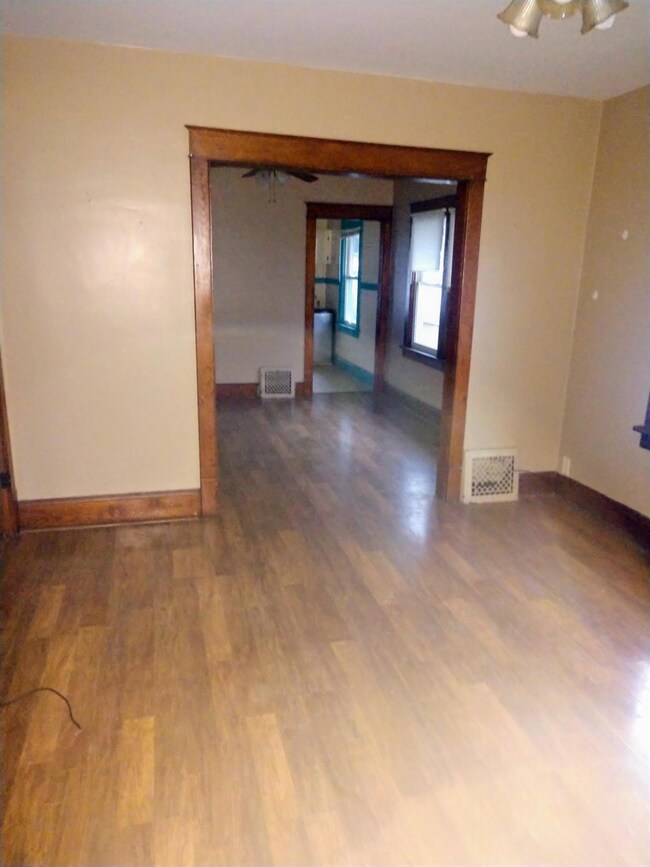 318 Niles St, La Porte, IN 46350 - photo 6