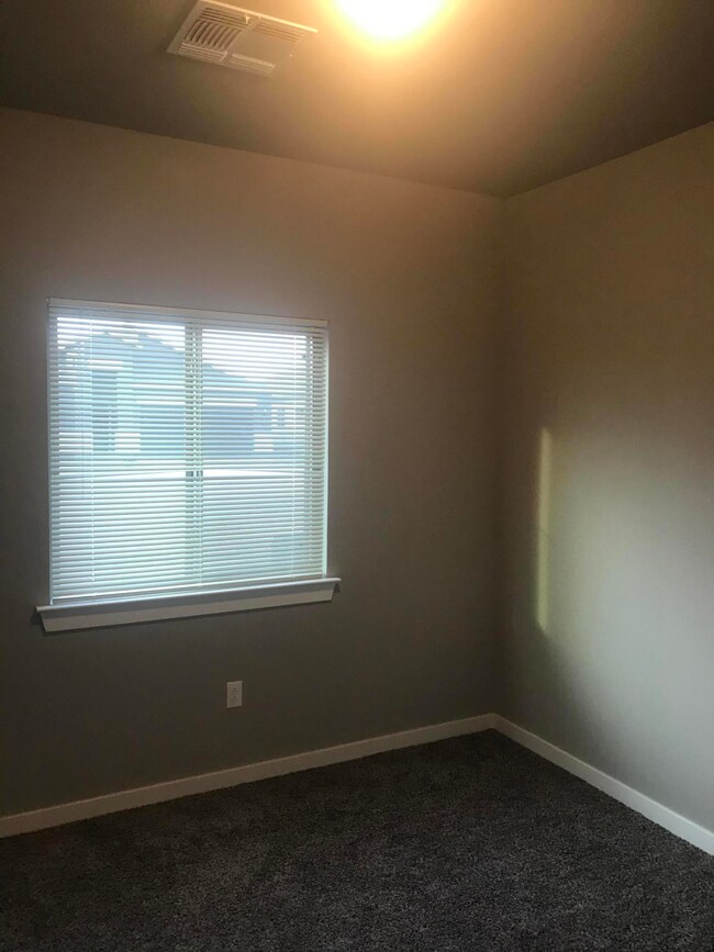 13852 Lago Vista Ave, Horizon City, TX 79928 - photo 7