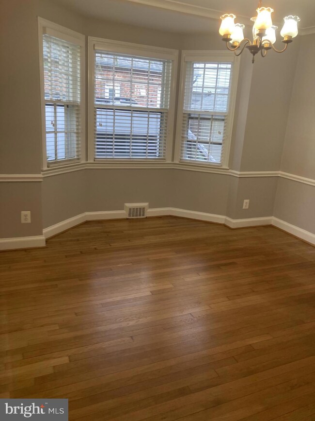 7413 Oak Ln, Chevy Chase, MD 20815 - photo 4