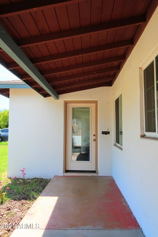 El Camino Front entry