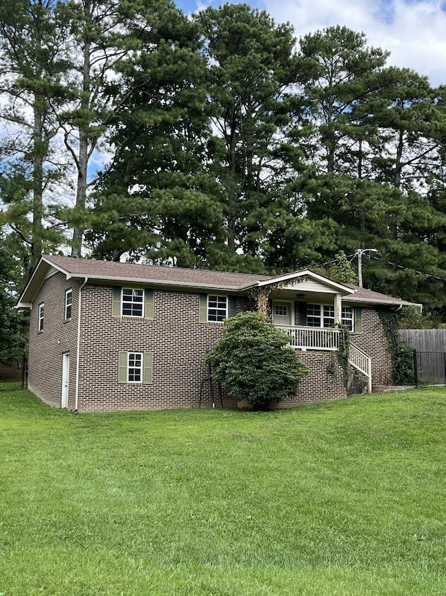 906 Saint Clair St, Tracy City, TN 37387 - photo 5