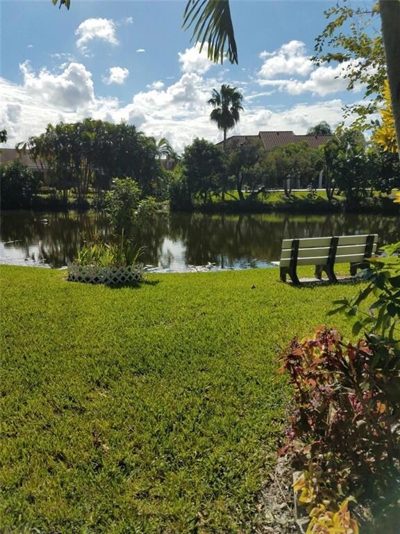 PEACEFUL AND TRANQUIL LAKEFRONT