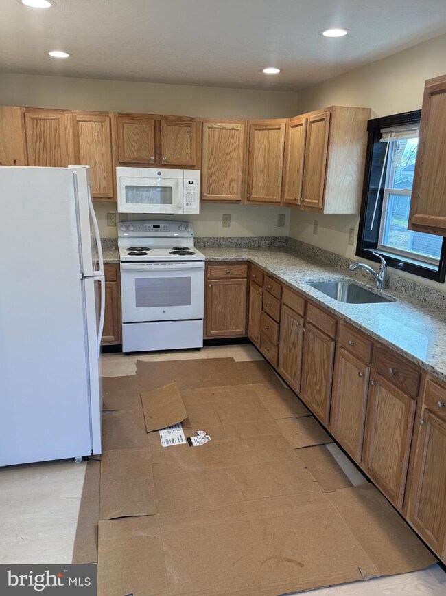 137 E Wall St, Charles Town, WV 25414 - photo 5