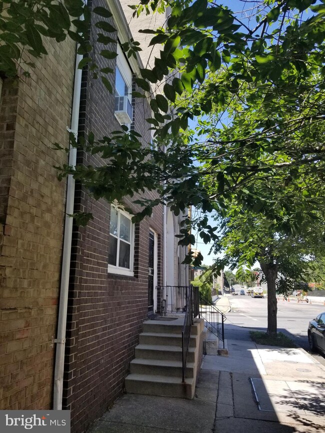 324 N Carey St, Baltimore, MD 21223 - photo 2