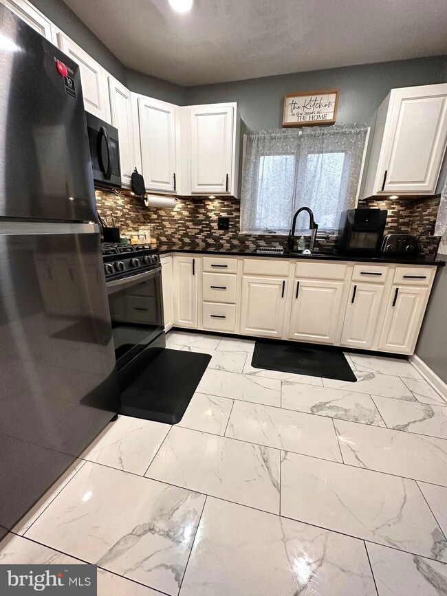 229 Chestnut St, Reading, PA 19611 - photo 4