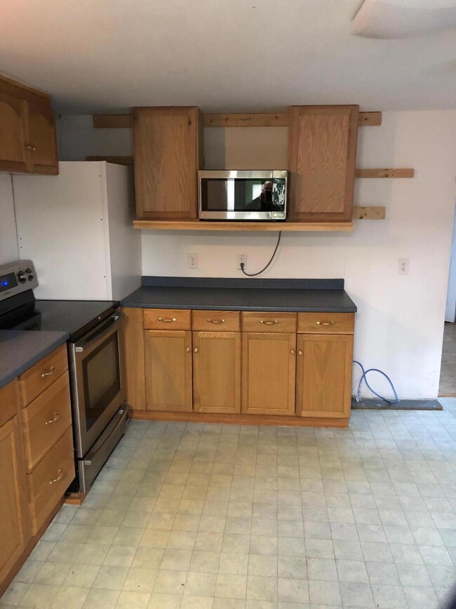 140 Oak St, Springvale, ME 04083 - photo 6