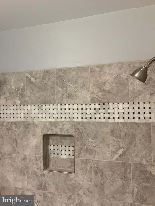 7615 Fontainebleau Dr unit 2130, New Carrollton, MD 20784 - photo 5