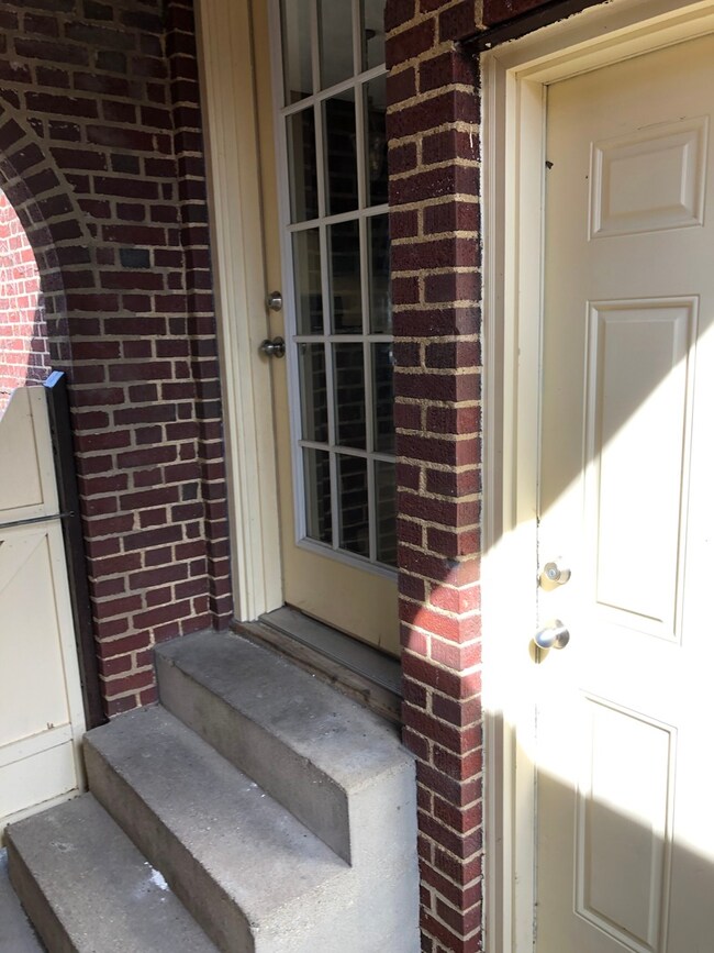 1204 Garfield Ave, Aurora, IL 60506 - photo 3