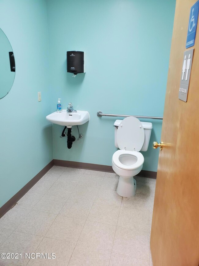 3701 Henderson Dr, Jacksonville, NC 28546 - photo 6