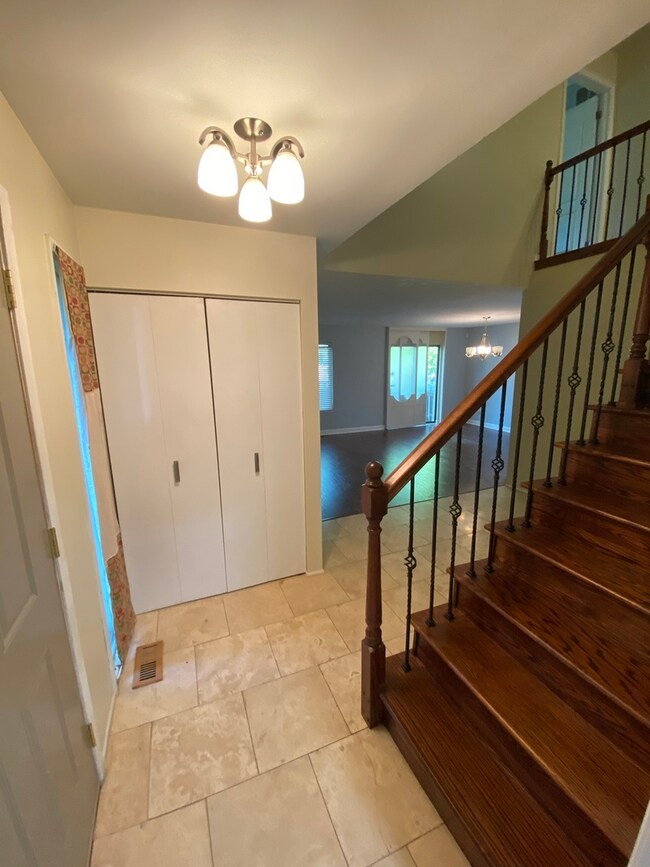 3436 Golfview Dr, Hazel Crest, IL 60429 - photo 5