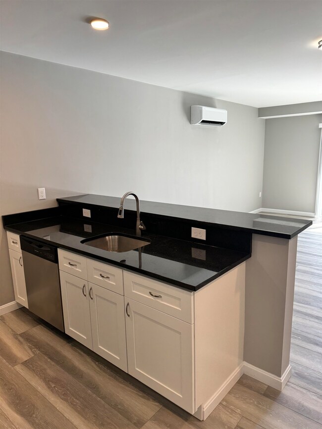 45 Monarch Way unit 205, Portsmouth, NH 03801 - photo 2