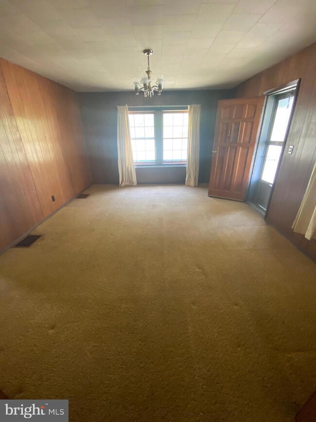 408 Winchester Ave, Moorefield, WV 26836 - photo 5