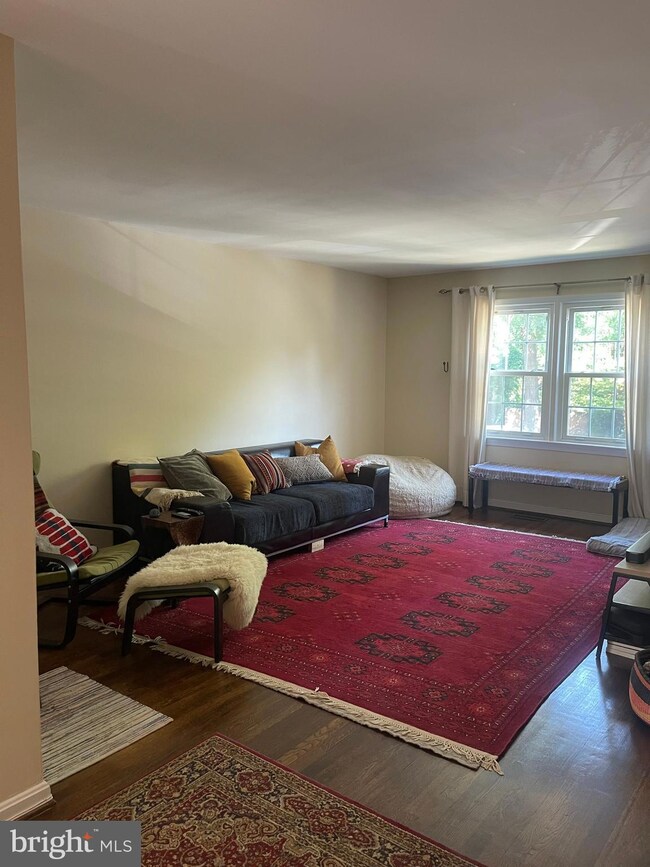 2095 Hopewood Dr, Falls Church, VA 22043 - photo 3