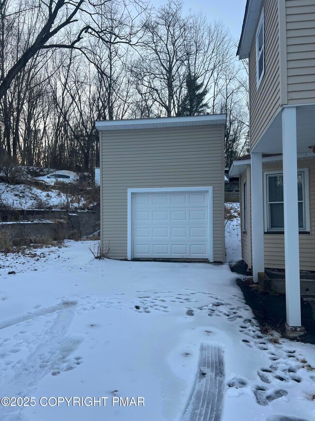 300 Tanite Rd, Stroudsburg, PA 18360 - photo 3