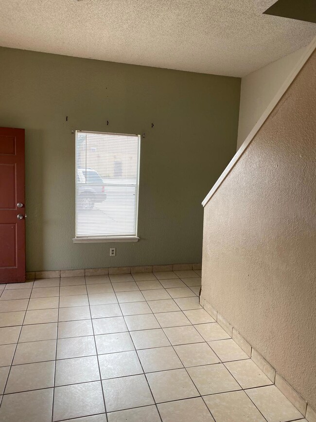 10715 Forest Ridge Ln unit A-F, El Paso, TX 79935 - photo 6