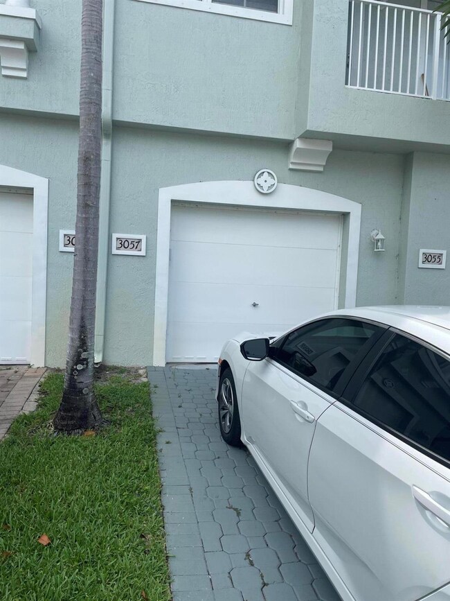 3057 Laurel Ridge Cir, Riviera Beach, FL 33404 - photo 2