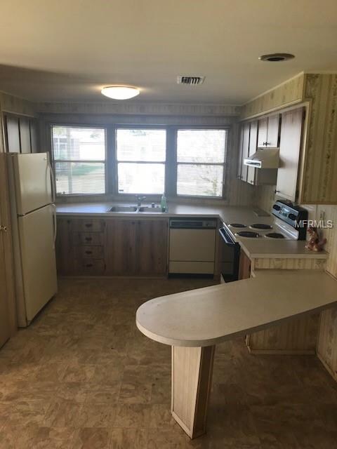 Kitchen with Pantry and breakfast bar