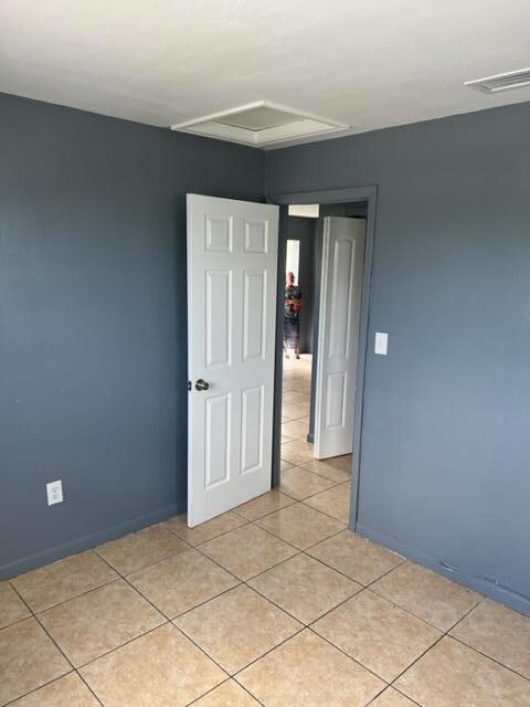 696 SW 4th St unit 4, Belle Glade, FL 33430 - photo 3