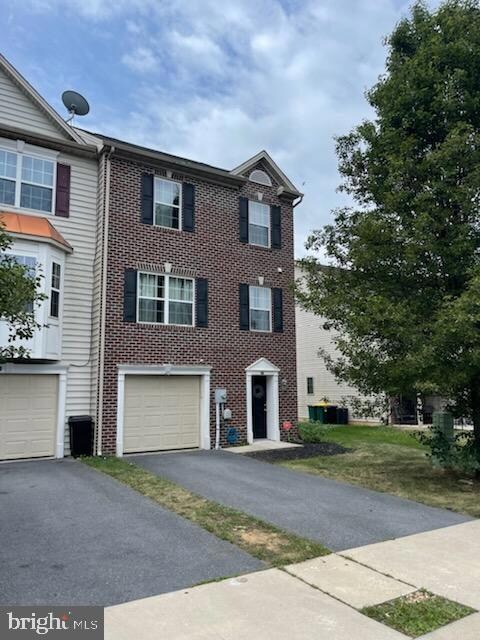 243 Whitley Dr, Chambersburg, PA 17201 - photo 2