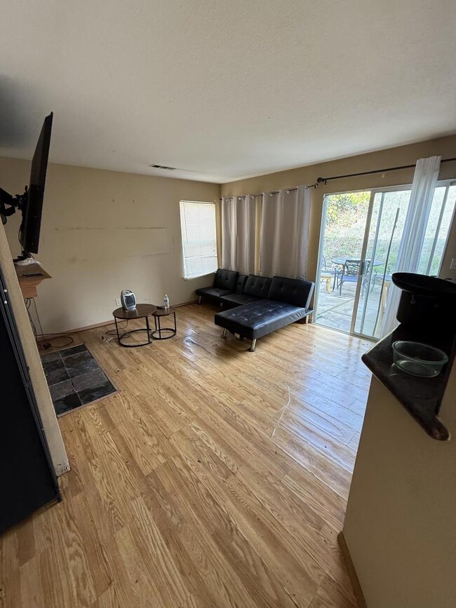 370 Carousel Dr, Vallejo, CA 94589 - photo 5