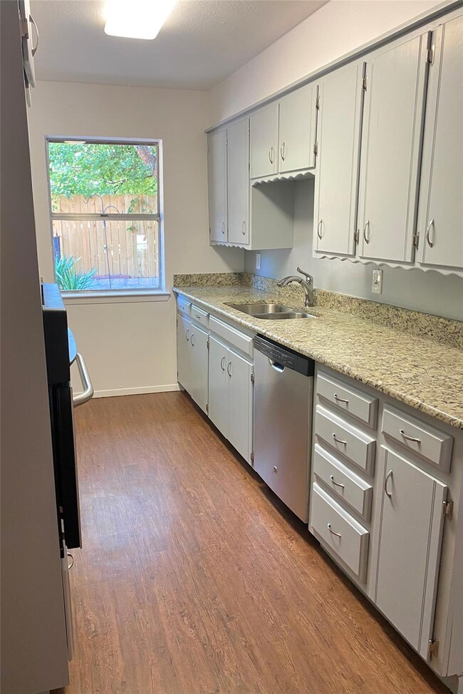 10 Brookhollow Cir, Gainesville, TX 76240 - photo 3