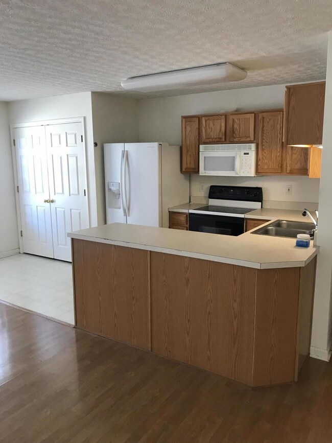 7901 Grand Cascade Dr unit 7203, Louisville, KY 40228 - photo 6