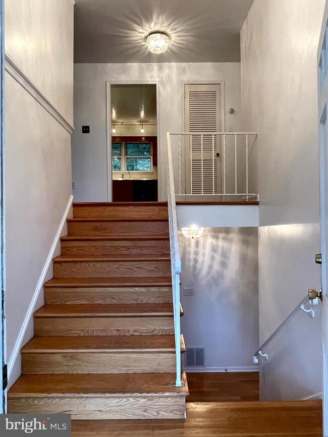 3637 38th St N, Arlington, VA 22207 - photo 5