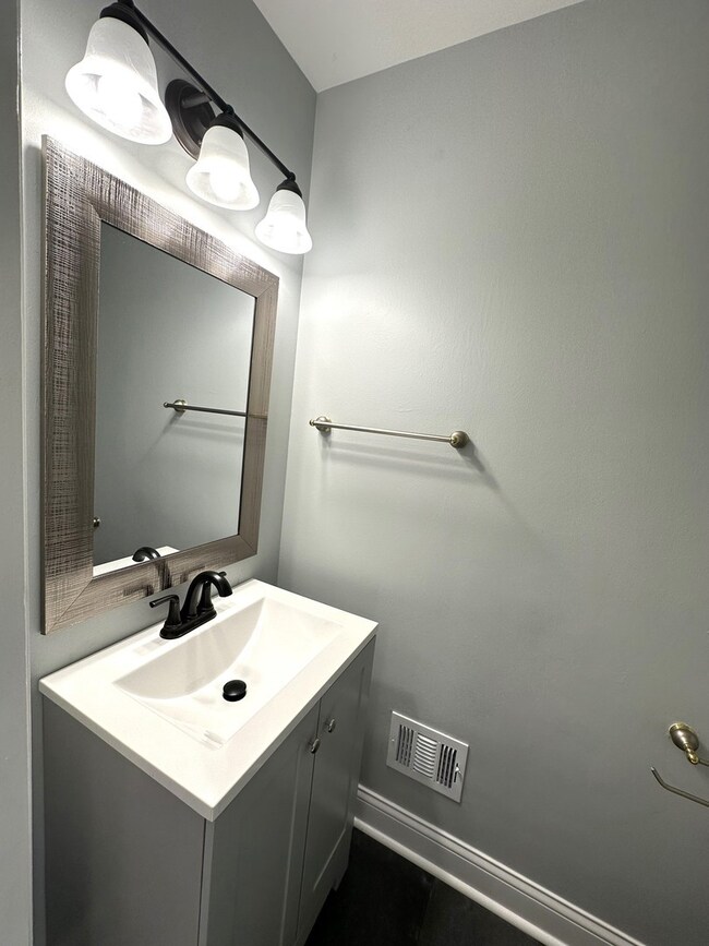 665 S Cedar Ave, Elmhurst, IL 60126 - photo 7