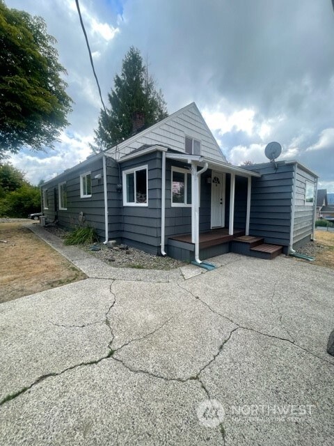 1244 Cedar St, Raymond, WA 98577 - photo 4