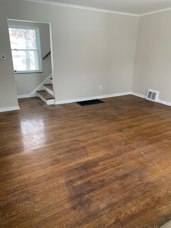 2081 Willamont - Living Room I