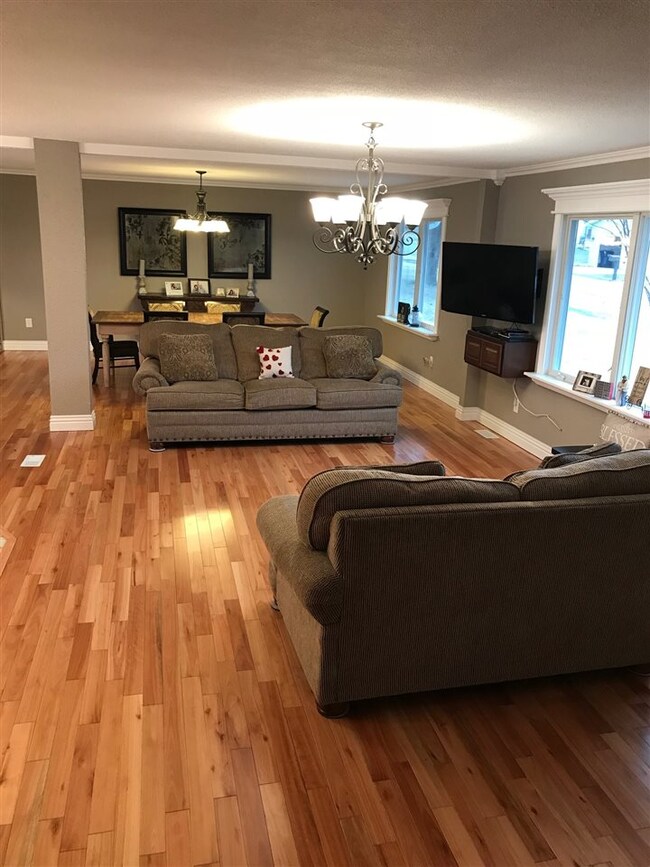 100 Cherry St, Loogootee, IN 47553 - photo 3