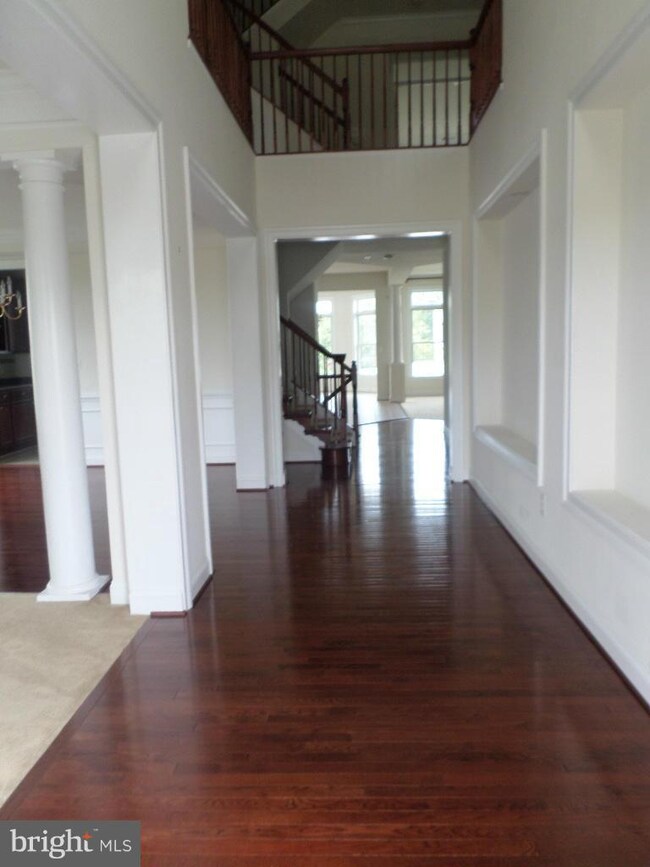 23205 Yellowwood Dr, Clarksburg, MD 20871 - photo 3