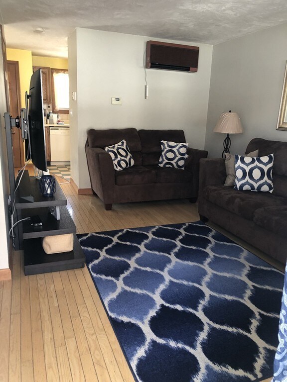 84 10th St unit 7, Lowell, MA 01850 - photo 3