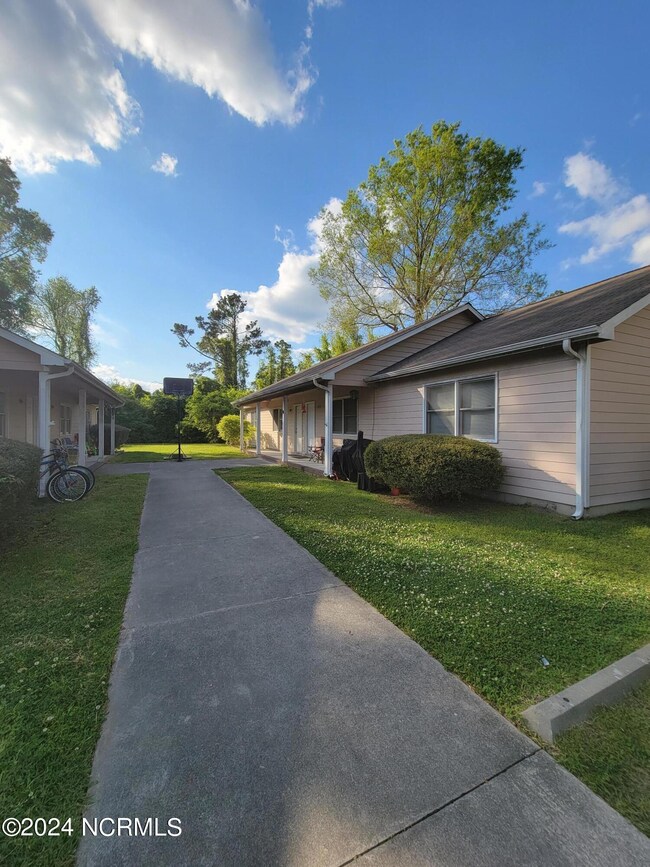 155 Lakewood Dr unit A, Jacksonville, NC 28546 - photo 2