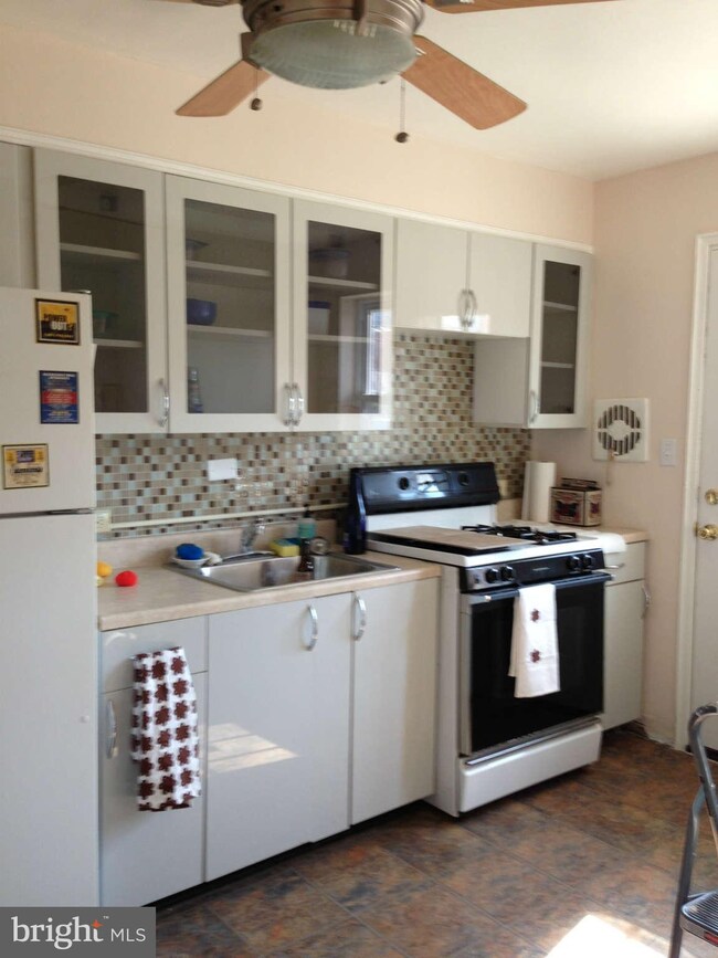 1929 Woodbourne Ave, Baltimore, MD 21239 - photo 2