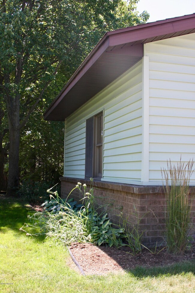 2154 Wildfield Dr NE unit 1, Grand Rapids, MI 49505 - photo 2