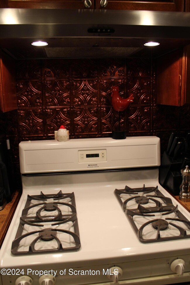 522 Packer St, Avoca, PA 18641 - photo 7